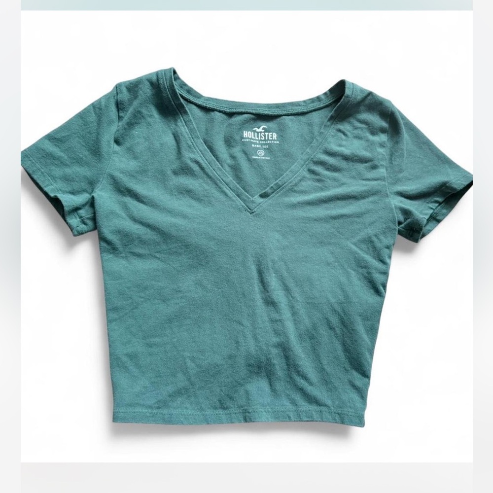 Hollister Women's Short Sleeve Teal V-Neck Crop top